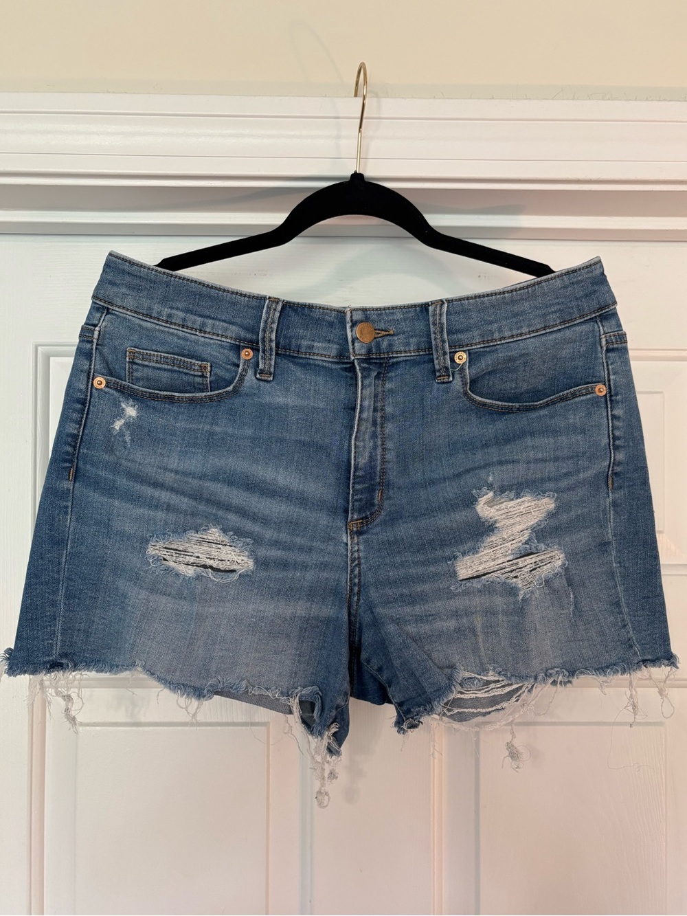 Universal Thread Light Wash Distressed Denim Shorts Raw Hem Size 12